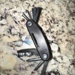 Multi-Tool Pocket Gadget - Black